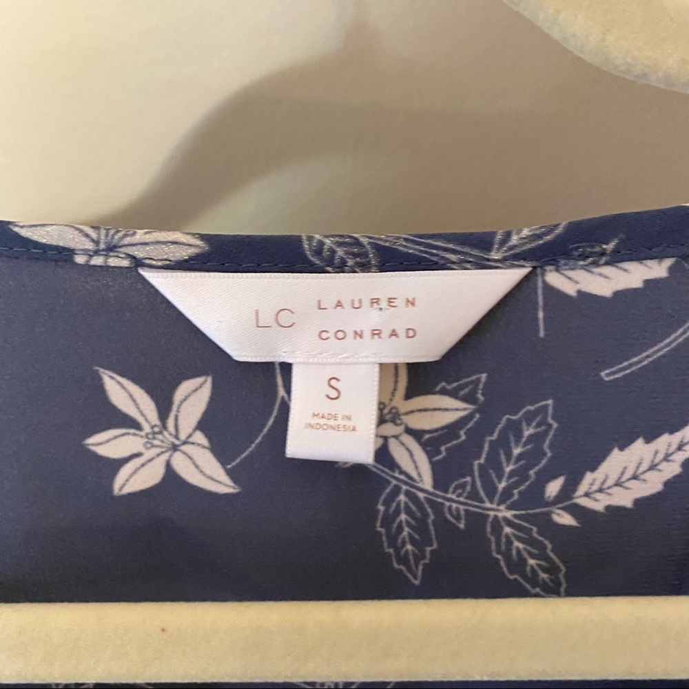 ❌ [SOLD] Lauren Conrad | Floral Peasant 3/4 Sleeve Blouse | Blue - Picture 4 of 8